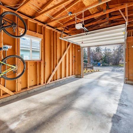 Mid Century Modern Boise-River Bungalow W/ Hot Tub Экстерьер фото