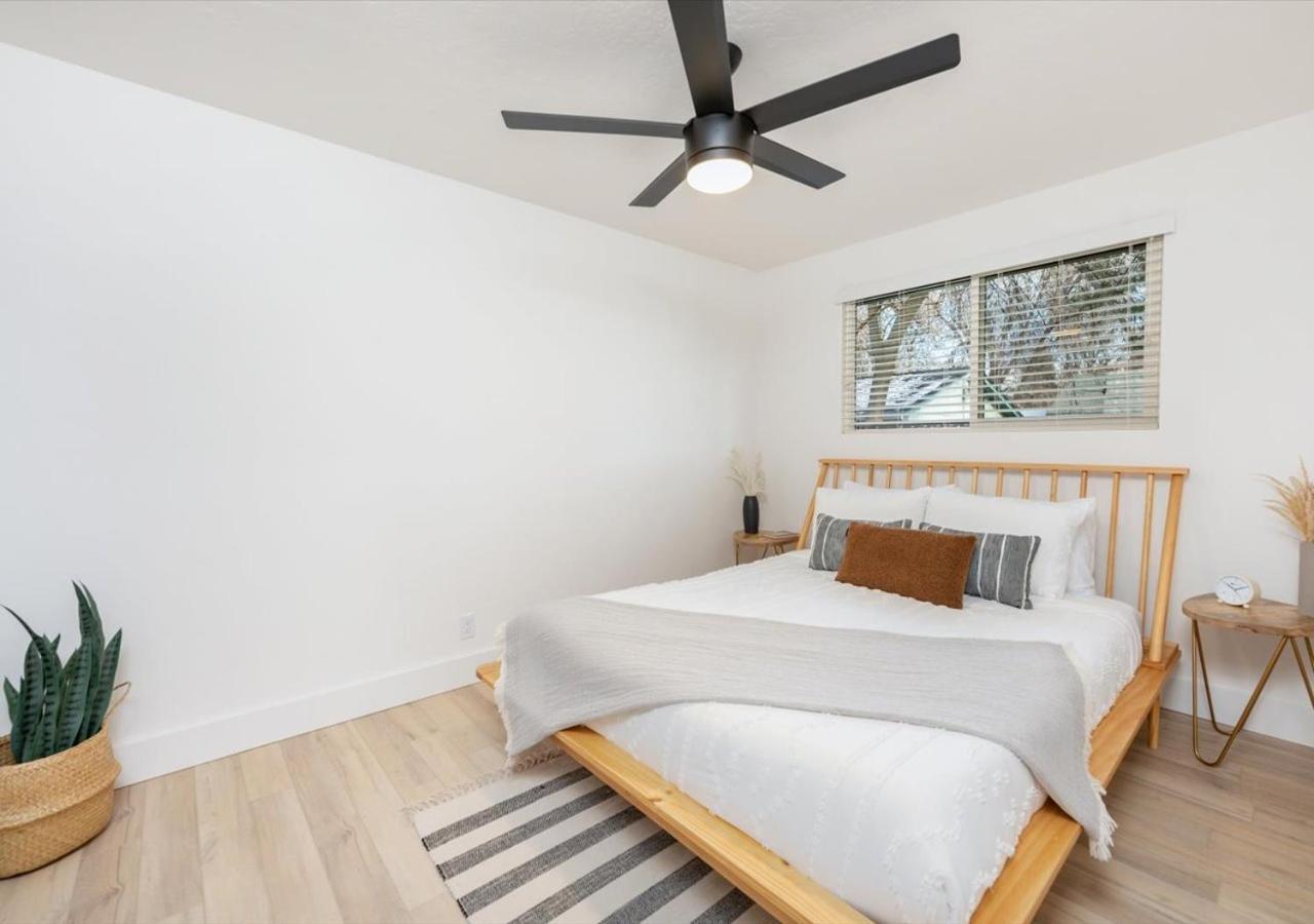 Mid Century Modern Boise-River Bungalow W/ Hot Tub Экстерьер фото