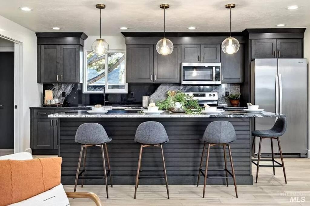 Mid Century Modern Boise-River Bungalow W/ Hot Tub Экстерьер фото