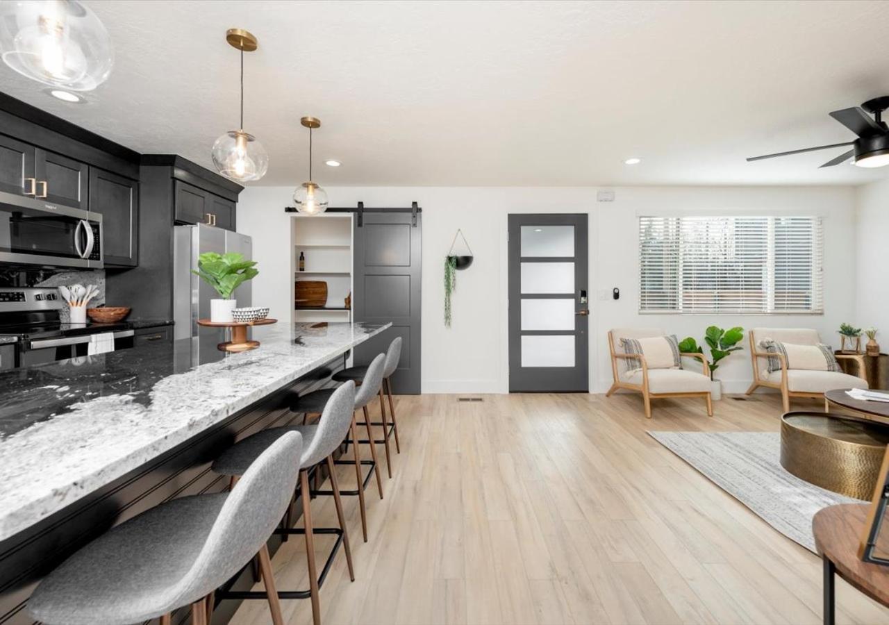 Mid Century Modern Boise-River Bungalow W/ Hot Tub Экстерьер фото
